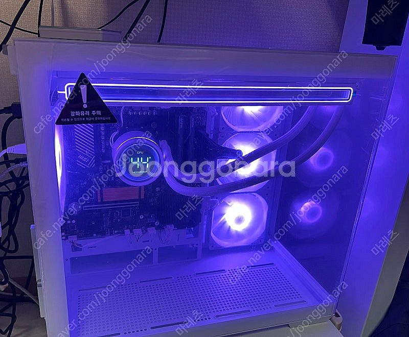 글카없이 사용가능한 Amd 7950x3d 반본체--0