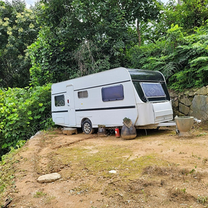 카라반(에어컨 냉장고 보일러 전자랜즈 티브)판매 땅도 별도 판매 계곡접 도로접 전기있음 전망좋음 저수지상류 매매가상담