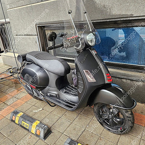 베스파 GTS 300 슈퍼스포츠 블랙에디션