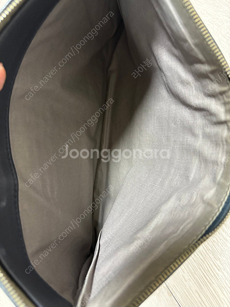 보테가 남자 클러치백 판매합니다--2