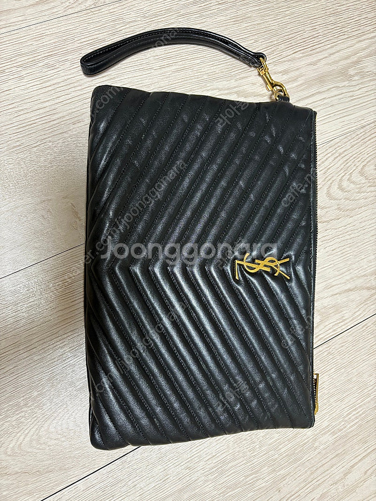 입생로랑 여자 클러치백 판매합니다--2