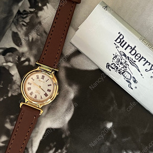BURBERRY 골드 라운드 버버리 시계