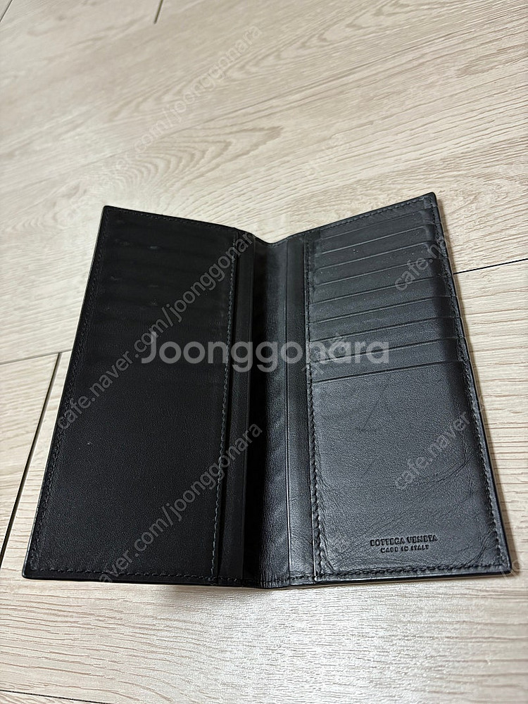 보테가 남자 장지갑 판매합니다--3