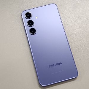 갤럭시 S24 퍼플 24년 4월개통 액정무기스 무잔상 큰찍힘없는 S급단말기 52만에 판매해요
