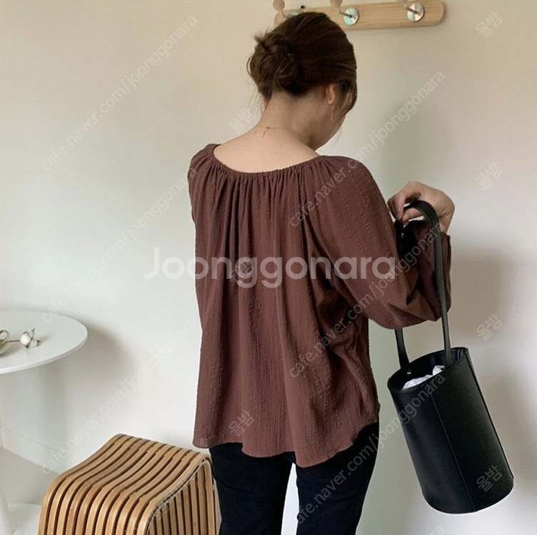 고고싱 라운드 코튼 블라우스 래글런 셔링 버튼 가을 브...--4