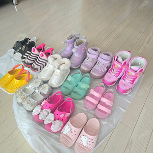 여아신발 일괄 12족 미니멜리사 크록스 이르고 나이키 아디다스 하츄핑 시크릿쥬쥬 36개월부터 48개월