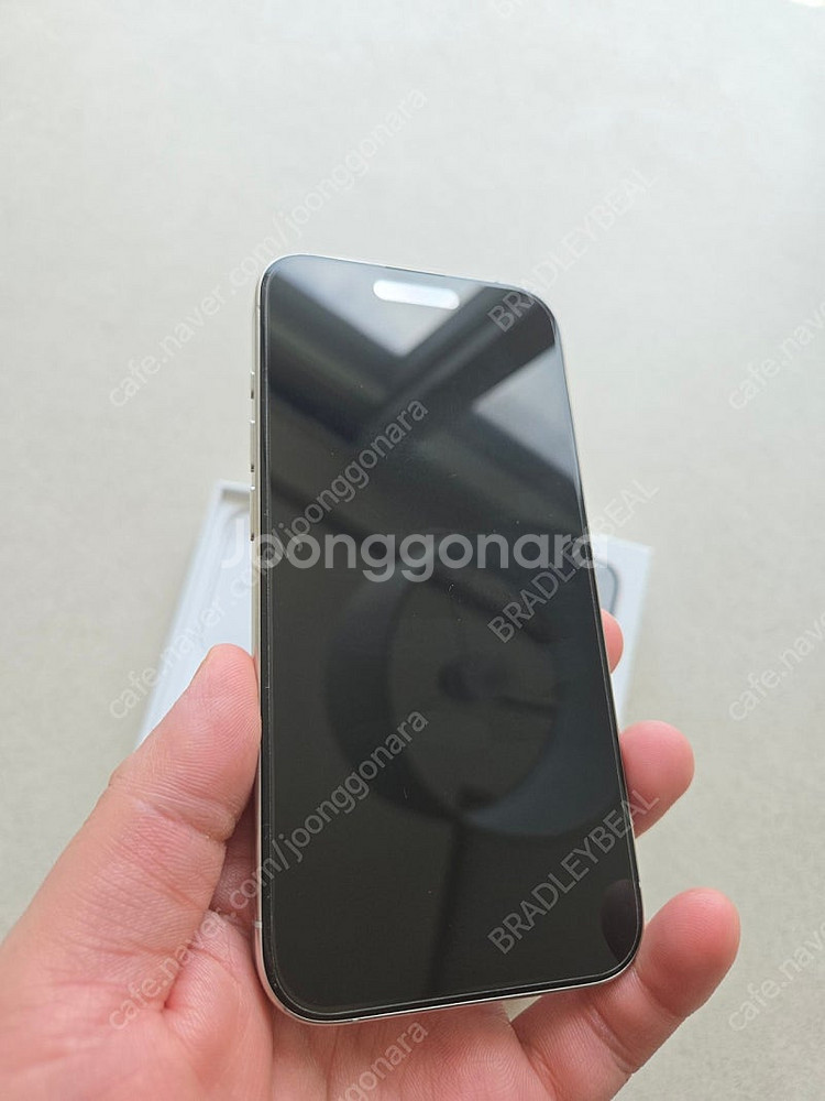 [개인] 아이폰15프로 화이트 티타늄 128GB 북미판--2