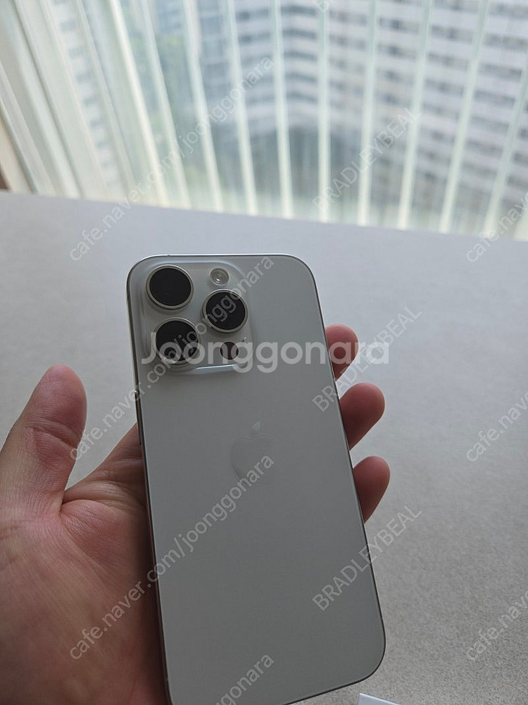 [개인] 아이폰15프로 화이트 티타늄 128GB 북미판--6