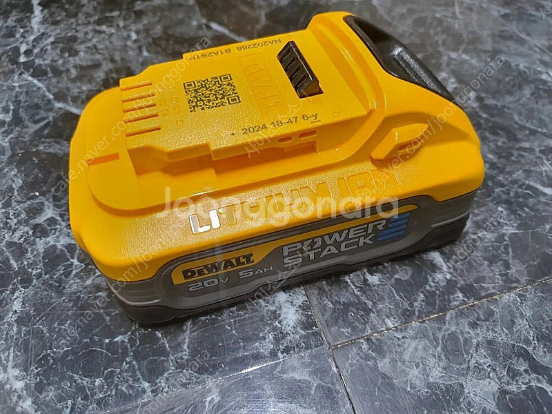 디월트 파워스택 5a 20v 배터리와 충전기--0