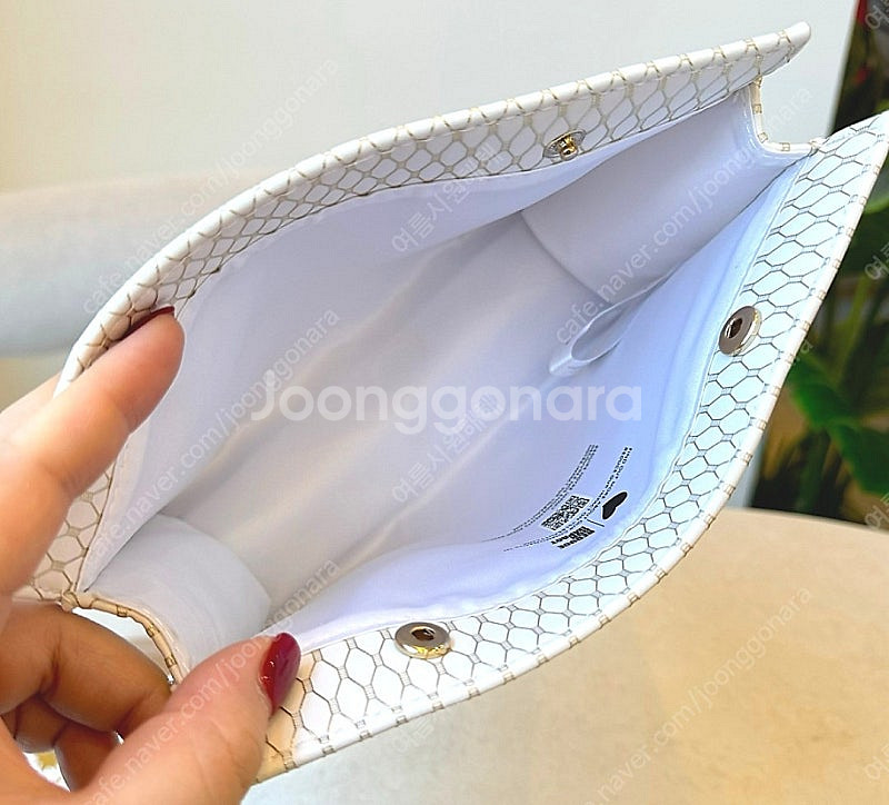 입생로랑 정품 금박 똑딱이 파우치--1