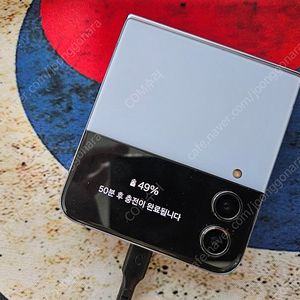 갤럭시 플립4 256GB 보라퍼플 내부액정 고장난거 팝니다.