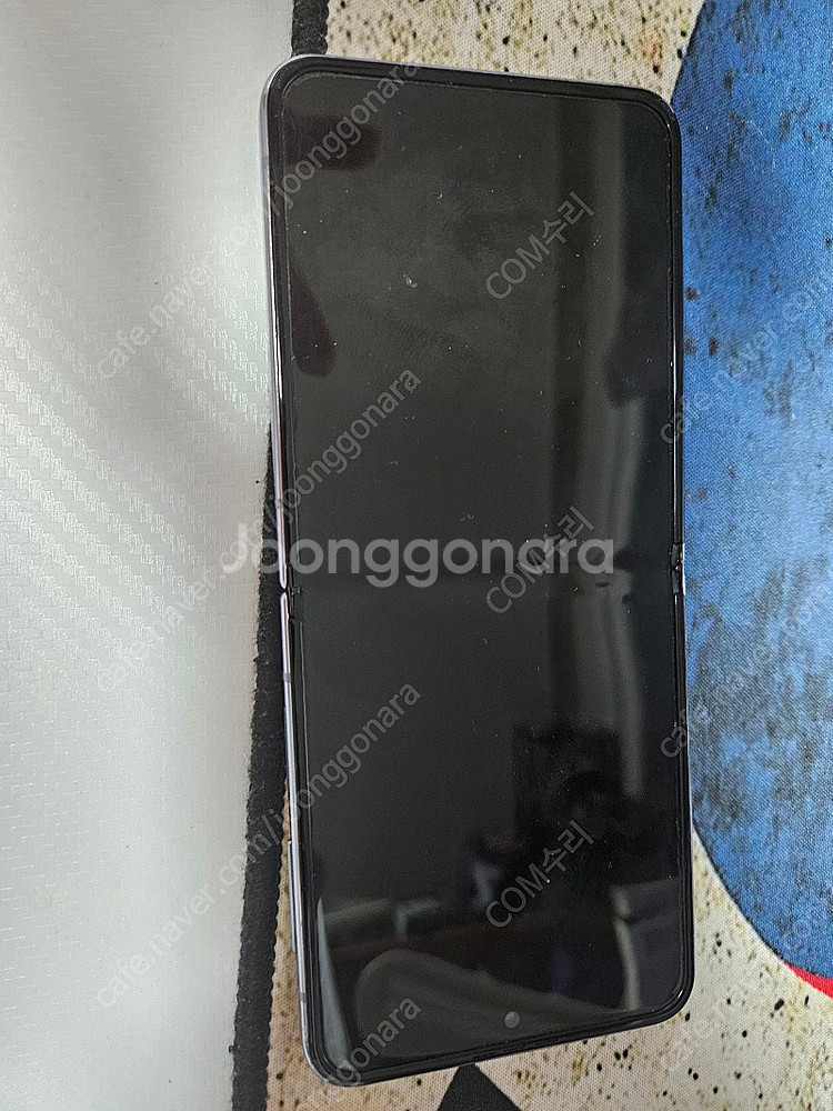 갤럭시 플립4 256GB 보라퍼플 내부액정 고장난거 팝니다.--1
