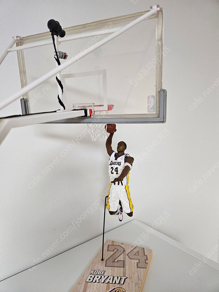 맥팔레인 코비브라이언트 + 백보드 피규어--2