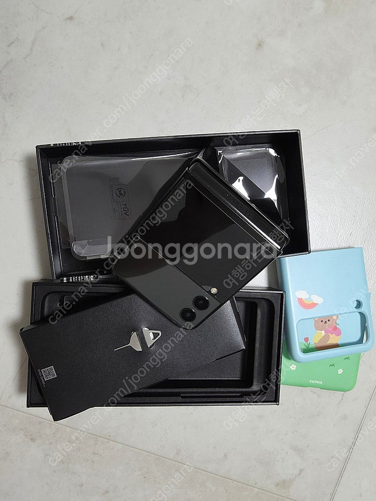갤럭시z플립3 블랙색상 256gb 판매합니다--0