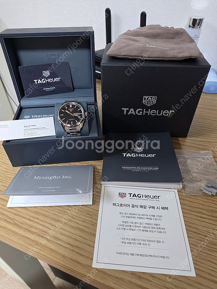 태그호이어 까레라 데이데이트 로즈골드 판매합니다.--0