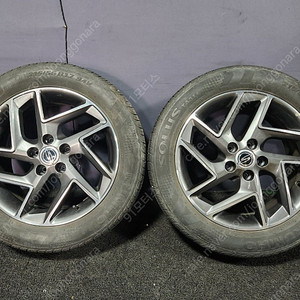 티볼리 신형 휠타이어 18인치 2본 팝니다