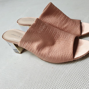 [발250] 찰스앤키스 샌들/ 찰스앤키스 힐슬리퍼/ H&M 플랫샌들/ [발255~260] 자라 스트랩 힐 샌들 3종/ 루잔 단화/ 휠라 우븐 샌들/