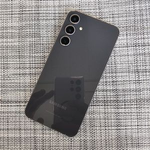 (새상품급) 갤럭시 S23FE 256G 블랙 24년 2월개통 초기필름붙어있는 초SSS급 32만팝니다