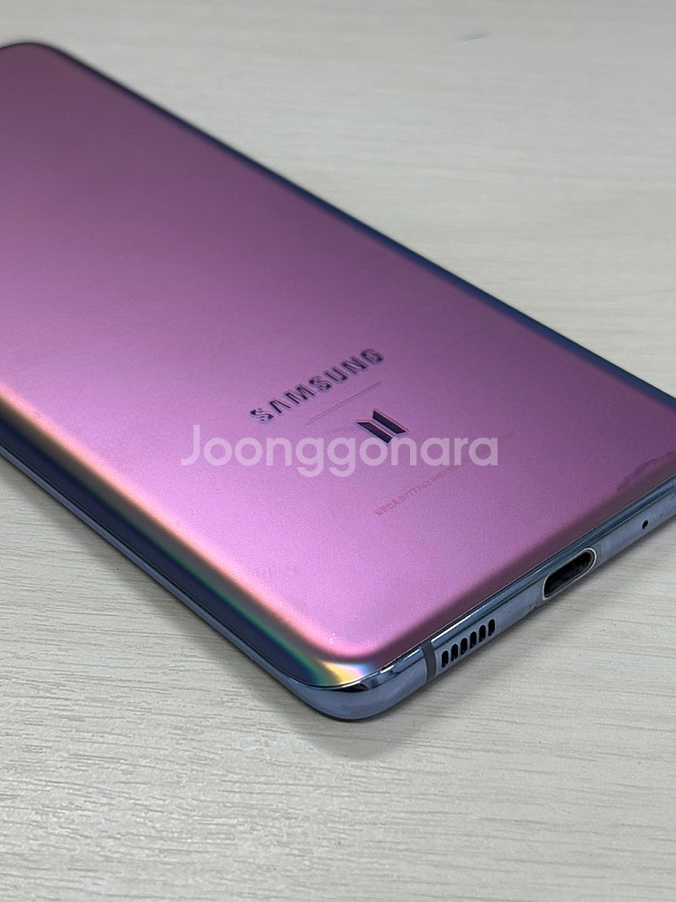 갤럭시 S20플러스 BTS에디션색상 256용량 외관상태 깔끔한 단말기 25만 판매합니다--7