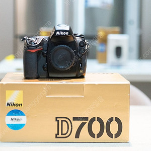 니콘 D700 바디 판매합니다.(풀박)