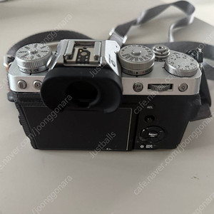 후지필름 X-T5 실버 + 정품 배터리, 충전기 팝니다