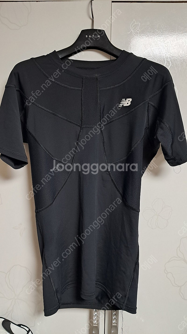 뉴발란스 스판 운동복 반팔 상의 100 1만5천원--0