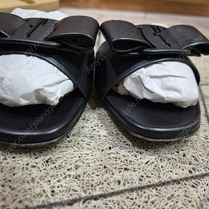 페라가모 비키 바라 슬리퍼