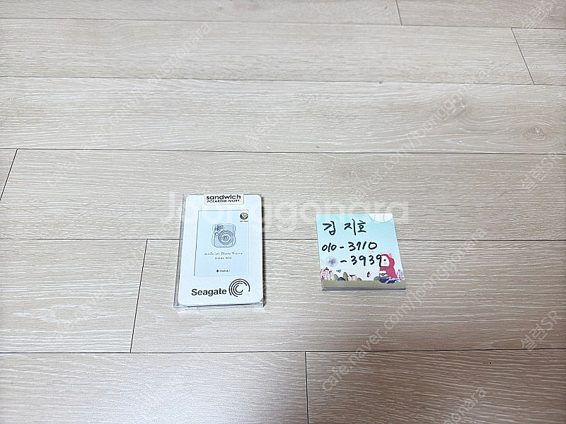 폴라로이드 사진 액자 팝니다. 67*99mm 규격입니다...--0