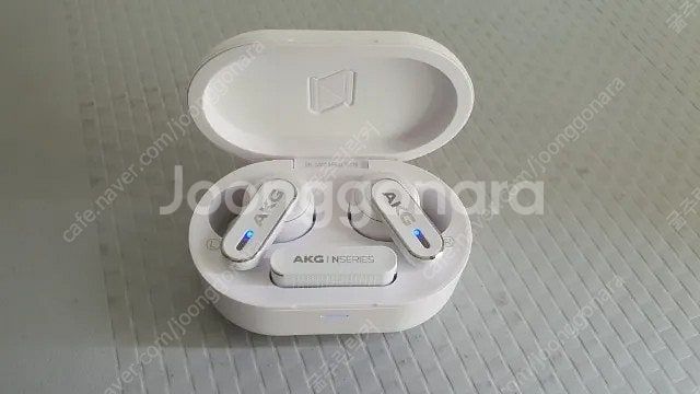 AKG N5 무선이어폰 화이트 팝니다--0