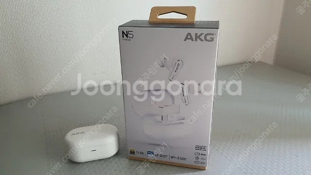 AKG N5 무선이어폰 화이트 팝니다--1