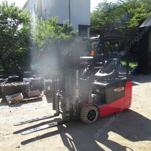 니찌유 1.8톤 전동 지게차 3발이 80시리즈 3단마스트 4.3미터 사이드쉬프트 2018년 좌식