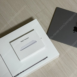 맥북 에어 M2 15인치 / 램 용량: 16Gb / SSD 용량: 256Gb / 영문 자판 + 매직 트랙패드