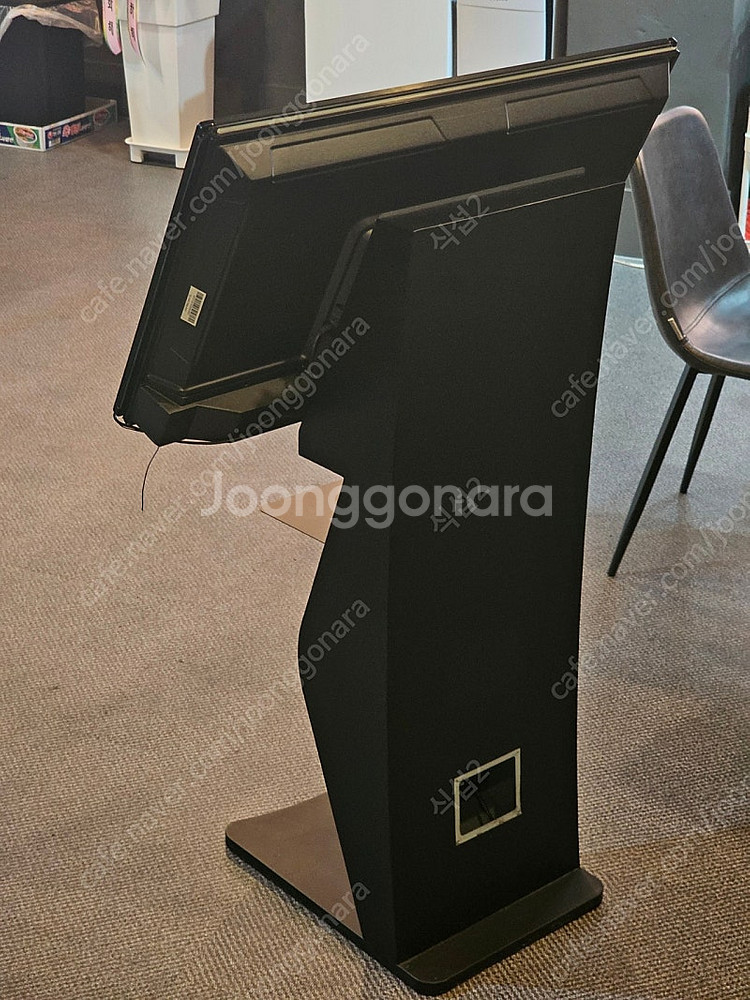 32인치 터치모니터 스탠드 프레임 판매합니다. 쇼케이스...--1