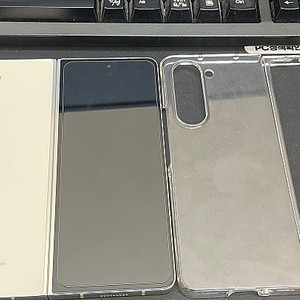 갤럭시Z폴드5 크림 512GB 무잔상 상태좋은 중고66만팝니다.