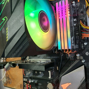 인텔 i9 9900KF + 기가바이트 Z390 AORUS ELITE + AORUS ATC800 쿨러 세트 판매