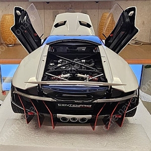 1:18 Autoart Lamborghini Centanario white