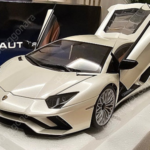 1:18 Lamborghini Aventador S white 디테일업 버젼