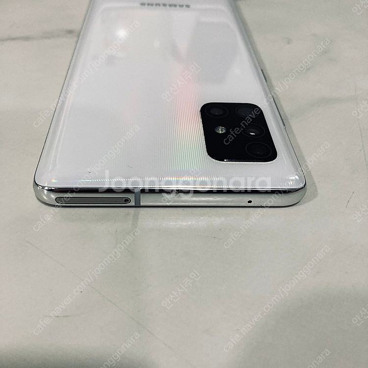 갤럭시 A51 화이트 128기가 매우깨끗한기기 6만원 판매합니다--3