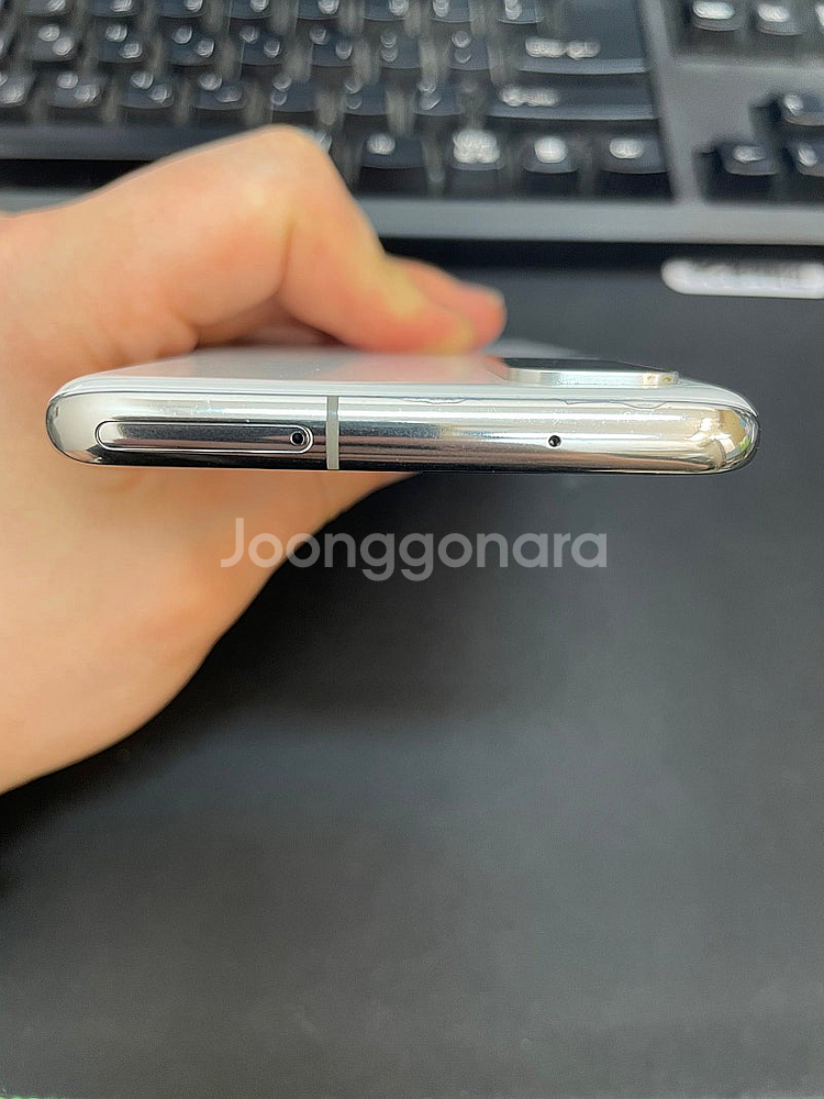 갤럭시S20 화이트 128GB 무잔상 상태좋은 중고18만팝니다--3