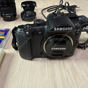 삼성 NX10 미러리스 카메라 및 용품 포함