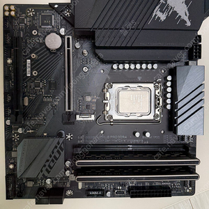 기가바이트 어로스 B660m, i5-12600k, ddr4 32g