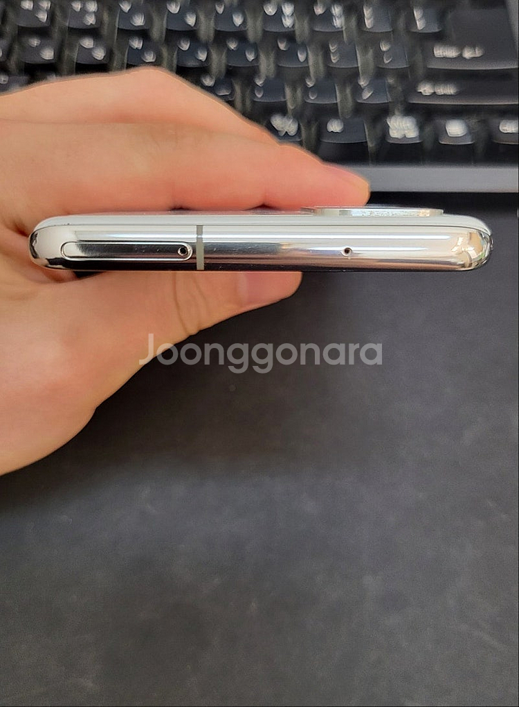 갤럭시S20플러스 화이트 256GB 무잔상 상태좋은 중고20만팝니다.--6