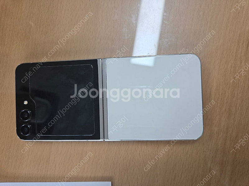 갤럭시 z플립5 지플립5 512기가 크림 팝니다--6