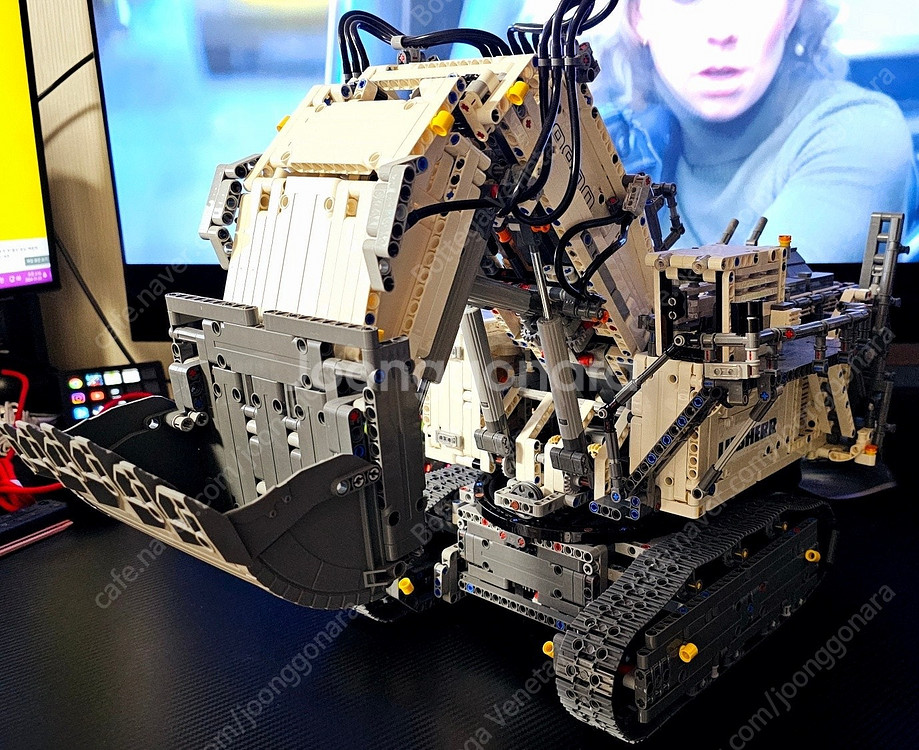 레고 42100 립헬 R9800 판매합니다.--2