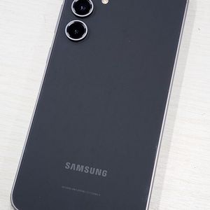 갤럭시 S23FE 그라파이트색상 256용량 외관새상품급 꿀매물 단말기 27만 판매합니다