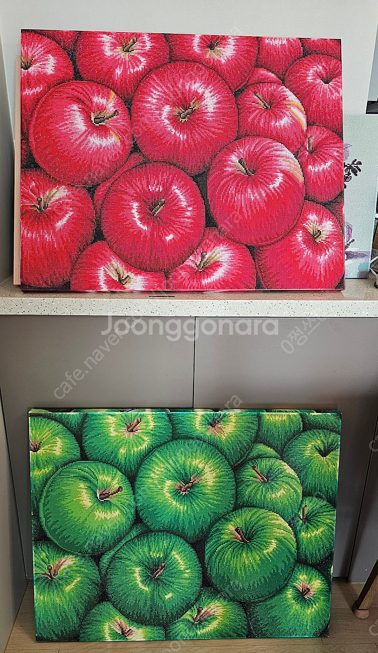 인테리어액자 보석십자수 사과 완성품 팝니다--0