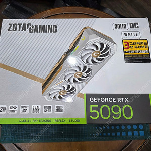 조탁 RTX 5090 솔리드 화이트