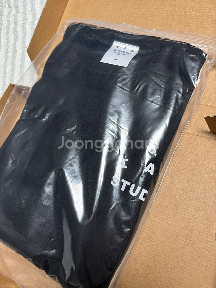 [XL] 아이앱 스튜디오 10주년 티셔츠 팩 화이트 & 블랙--1