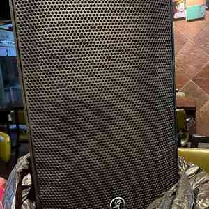 상태 좋은 맥키 MACKIE Thump15A 파워드스피커 1통, MACKIE Thump12A 파워드스피커 1통, 베링거 B1200D-PRO 서브우퍼 스피커/앰프내장/ 1조 팝니다.