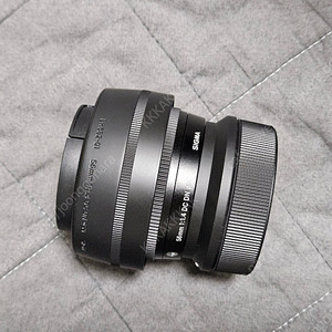시그마 56mm 캐논 RF-S 마운트용 판매합니다.